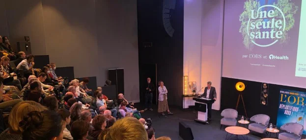 par des actions concrètes